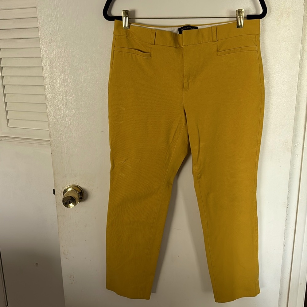 Mustard yellow size 10 Banana Republic  Jackson fit capri pants